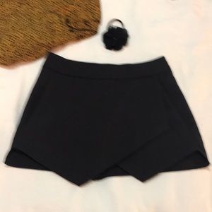 Aqua black skort. XS. Back zip.